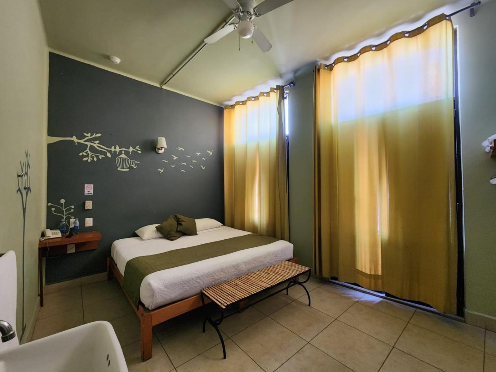 Hotel Plaza Querétaro Екстериор снимка